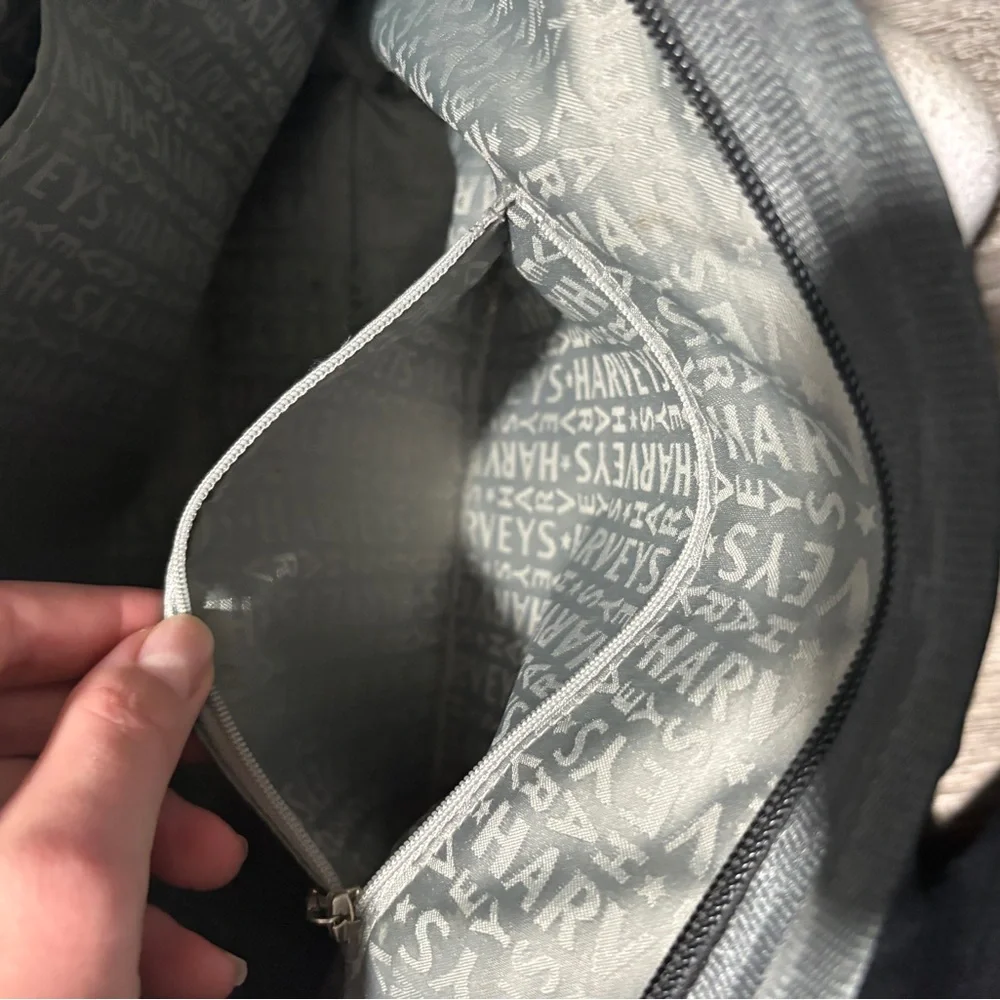 Harvey’s Seatbelt Bag - Picture 6 of 6